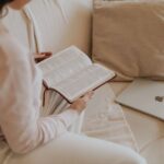 How to Choose the Best Sofa for Back Pain Relief in 2025